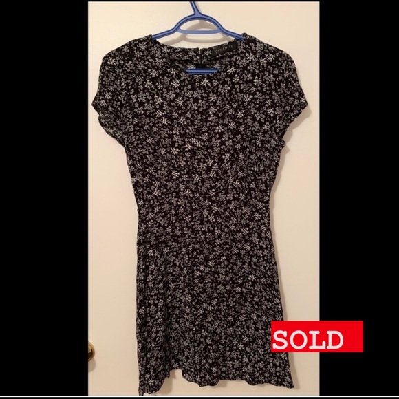 ❗️SALE❗️DYNAMITE - Floral dress - Picture 1 of 2